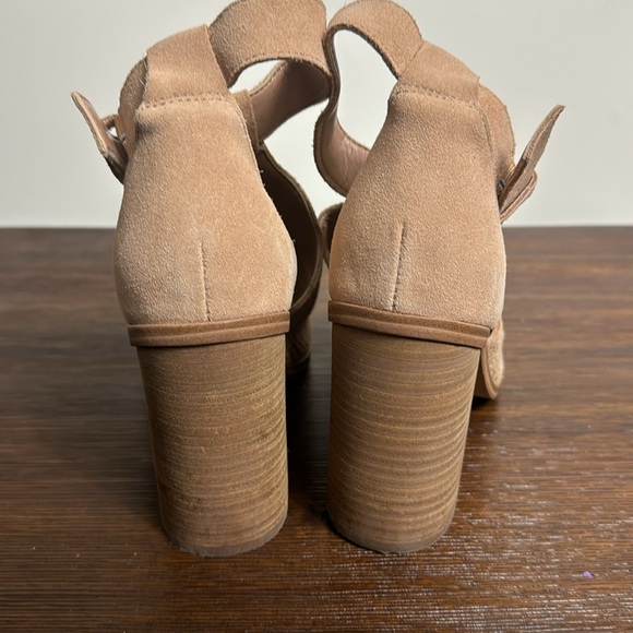 - Marc Fisher Heels Size 8 - Picture 3 of 5